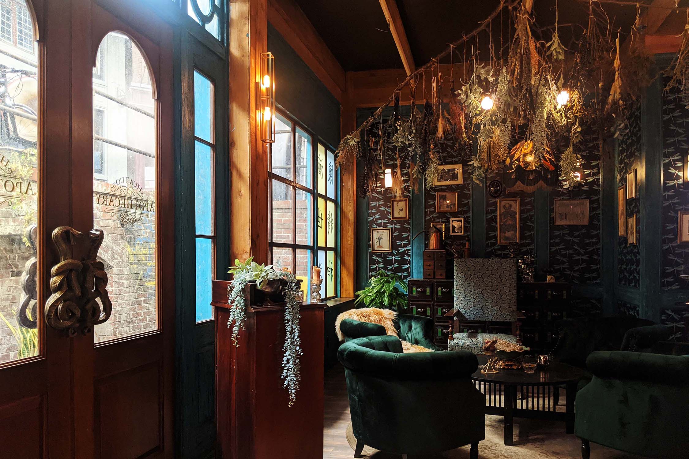 01a Hua Tuo's Apothecary Bar 1