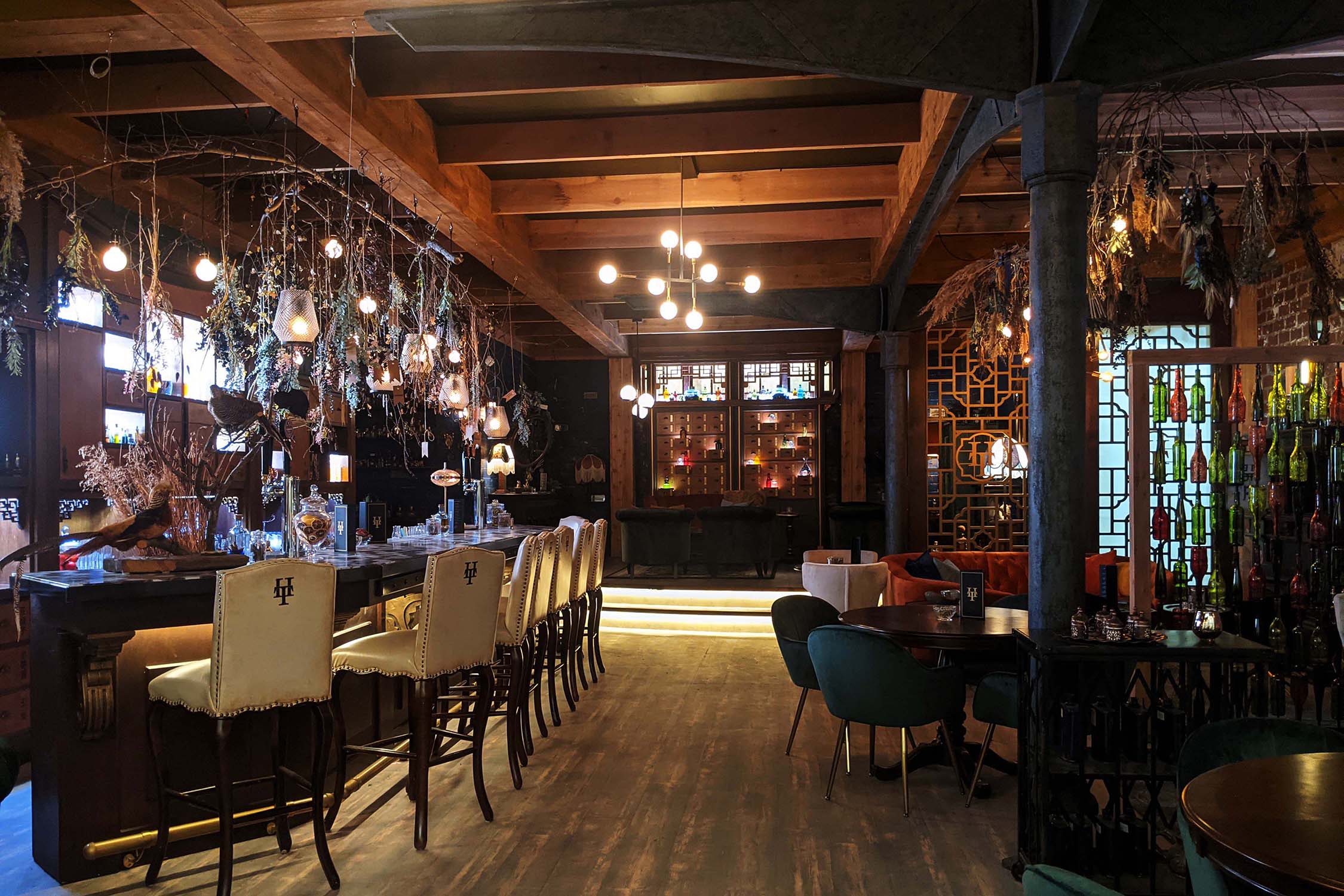 01b Hua Tuo's Apothecary Bar 2