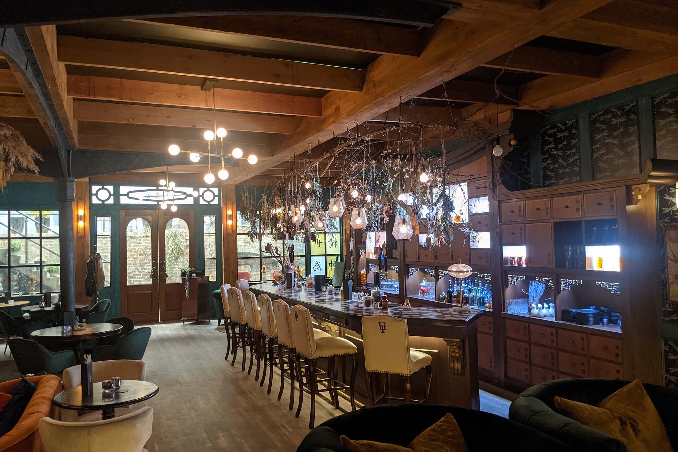 01a10 Hua Tuo's Apothecary Bar
