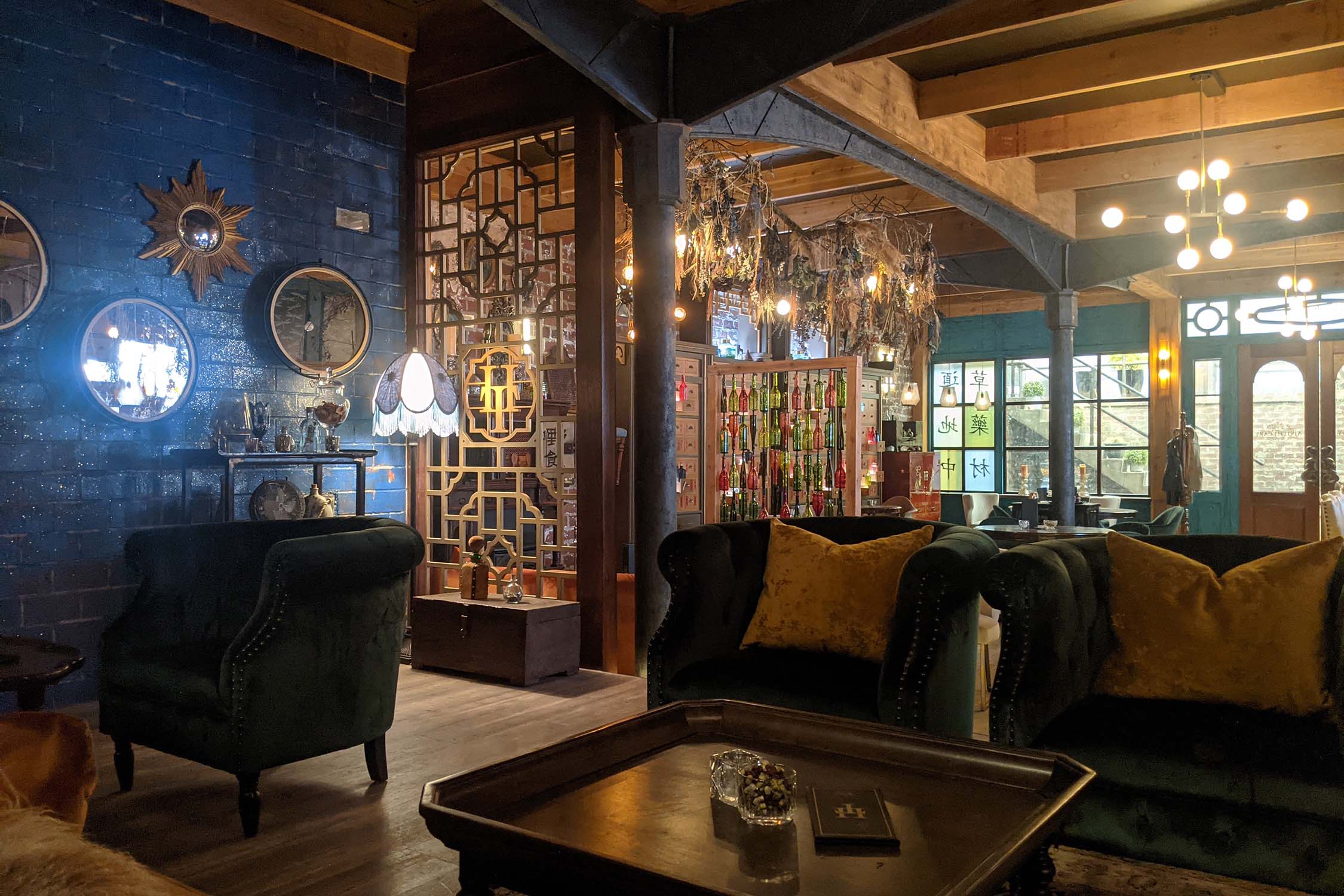 01a6 Hua Tuo's Apothecary Bar